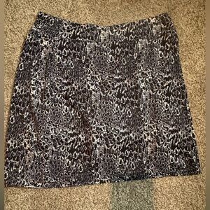 Chic Black and White Patterned A-Line Skirt